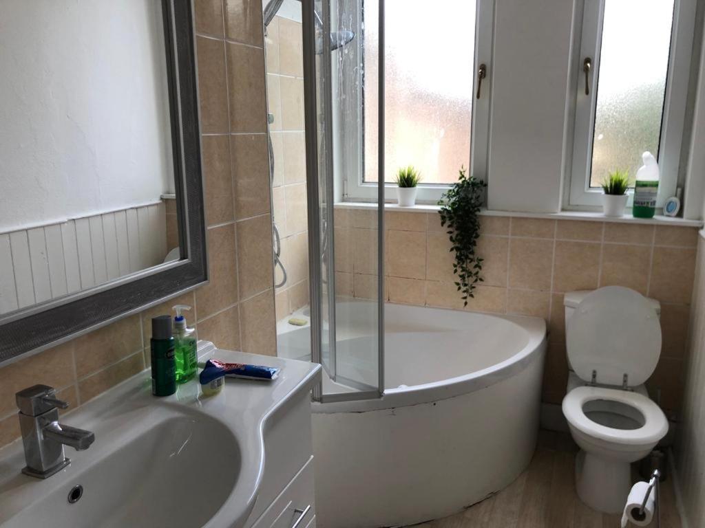 Lovely 2 Bedroom Apartment Close To City Centre Edimburgo Exterior foto